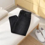 Jean Crom skinny de tiro alto, negro — contexto
