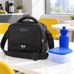 Lonchera térmica Crom LB004 con recipiente y botella — contexto