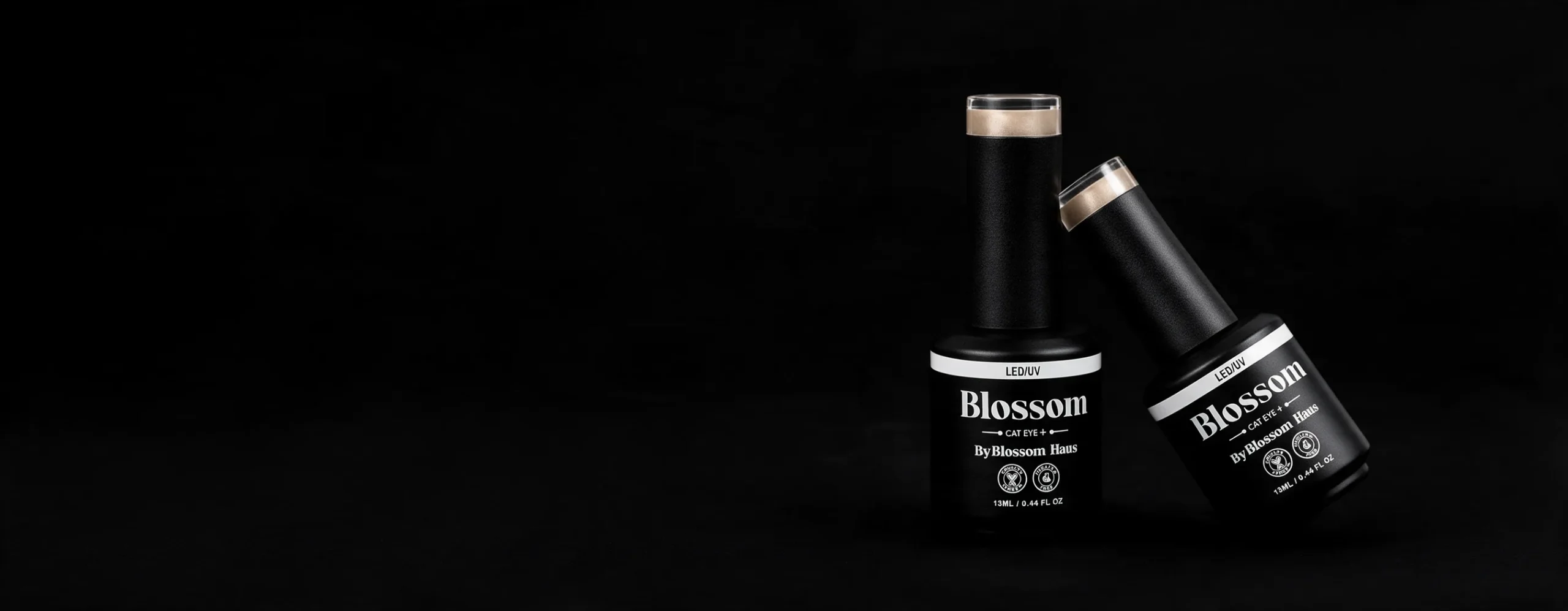 Esmaltes en gel Blossom sobre fondo negro